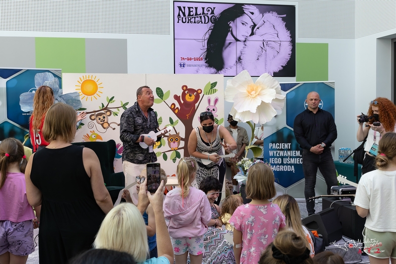 Nelly visiting Children's hospital in Poznan
