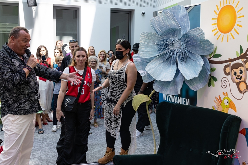 Nelly visiting Children's hospital in Poznan
