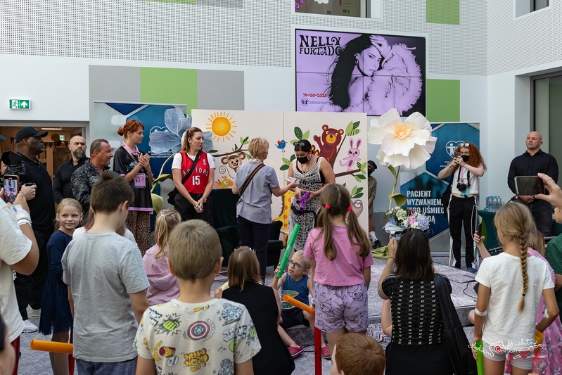 Nelly visiting Children's hospital in Poznan
