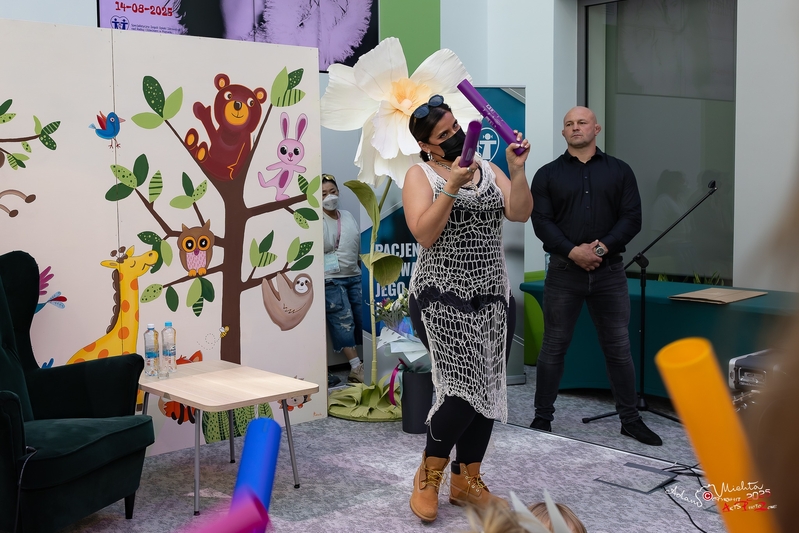 Nelly visiting Children's hospital in Poznan

