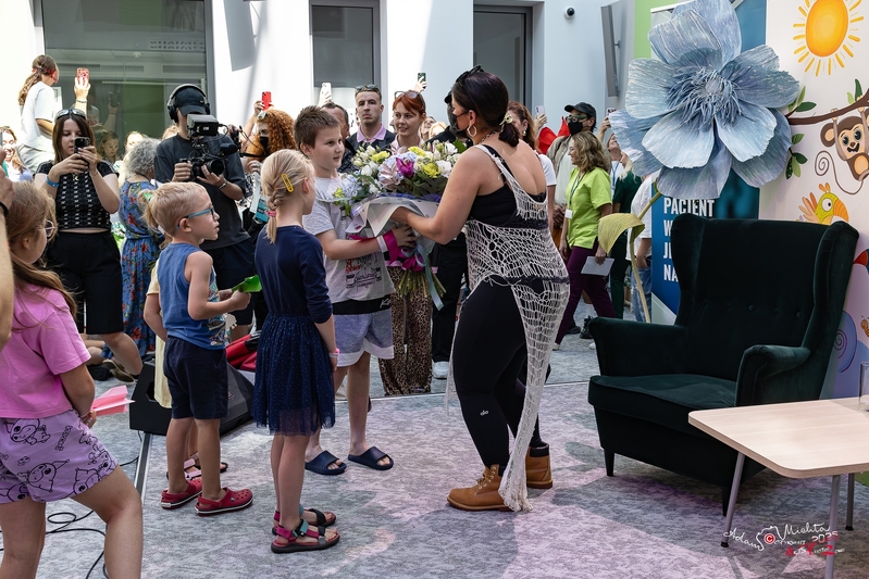 Nelly visiting Children's hospital in Poznan
