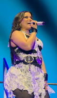 LovinFurtado-Victorious-0520.jpg