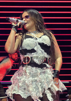 LovinFurtado-Victorious-0609.jpg