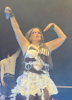 LovinFurtado-Victorious-0701.jpg