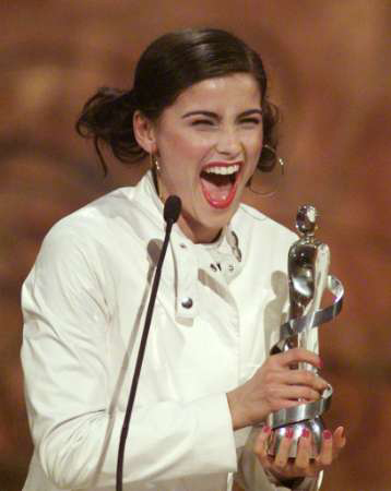 Juno Awards - 2001
Keywords: JunJuno;Flower Dress;short hair;neckless;hoops;red lips;red nails;Awards